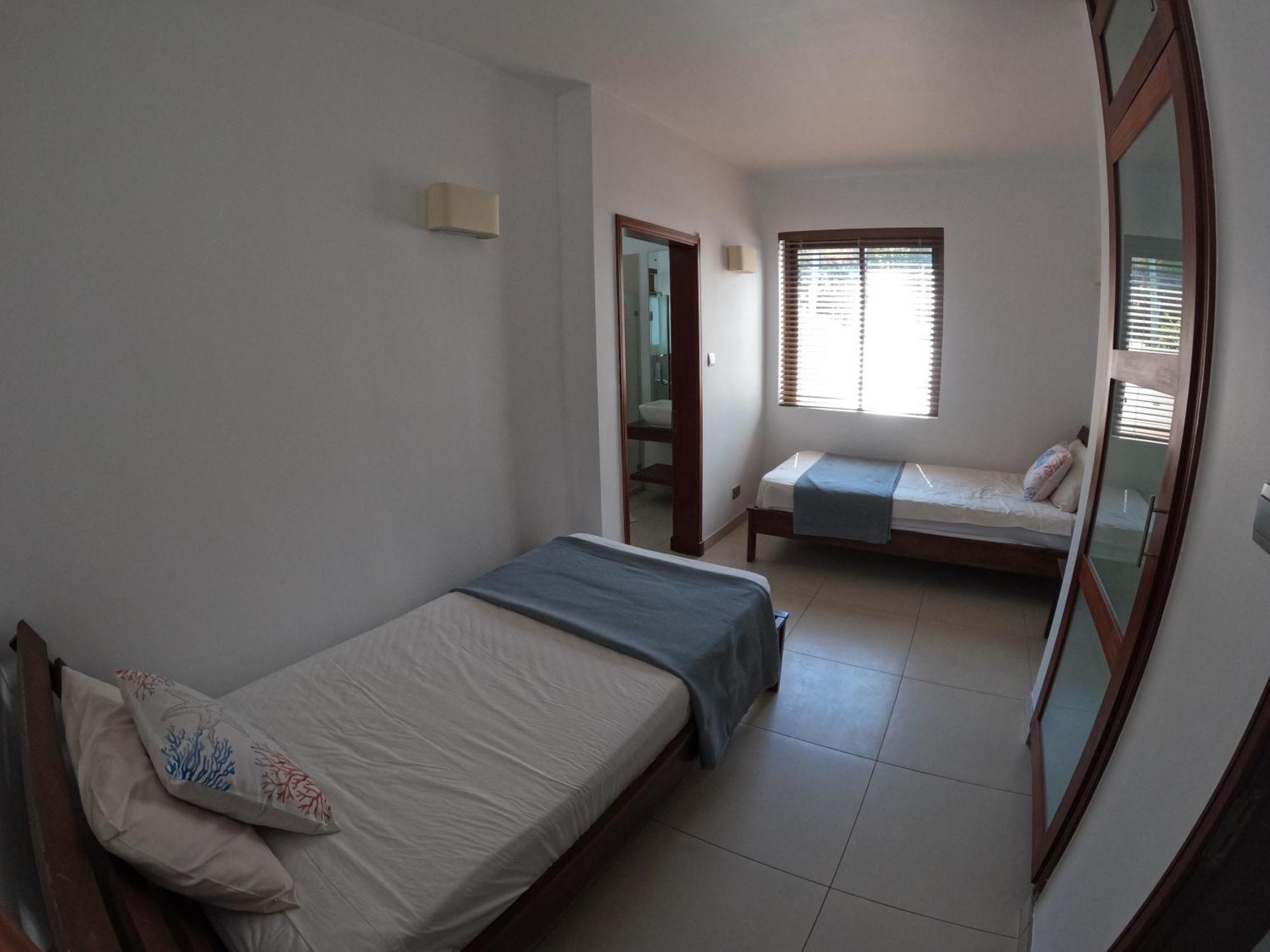 Olana Blue - Beachfront Apartment Rivière Noire Extérieur photo