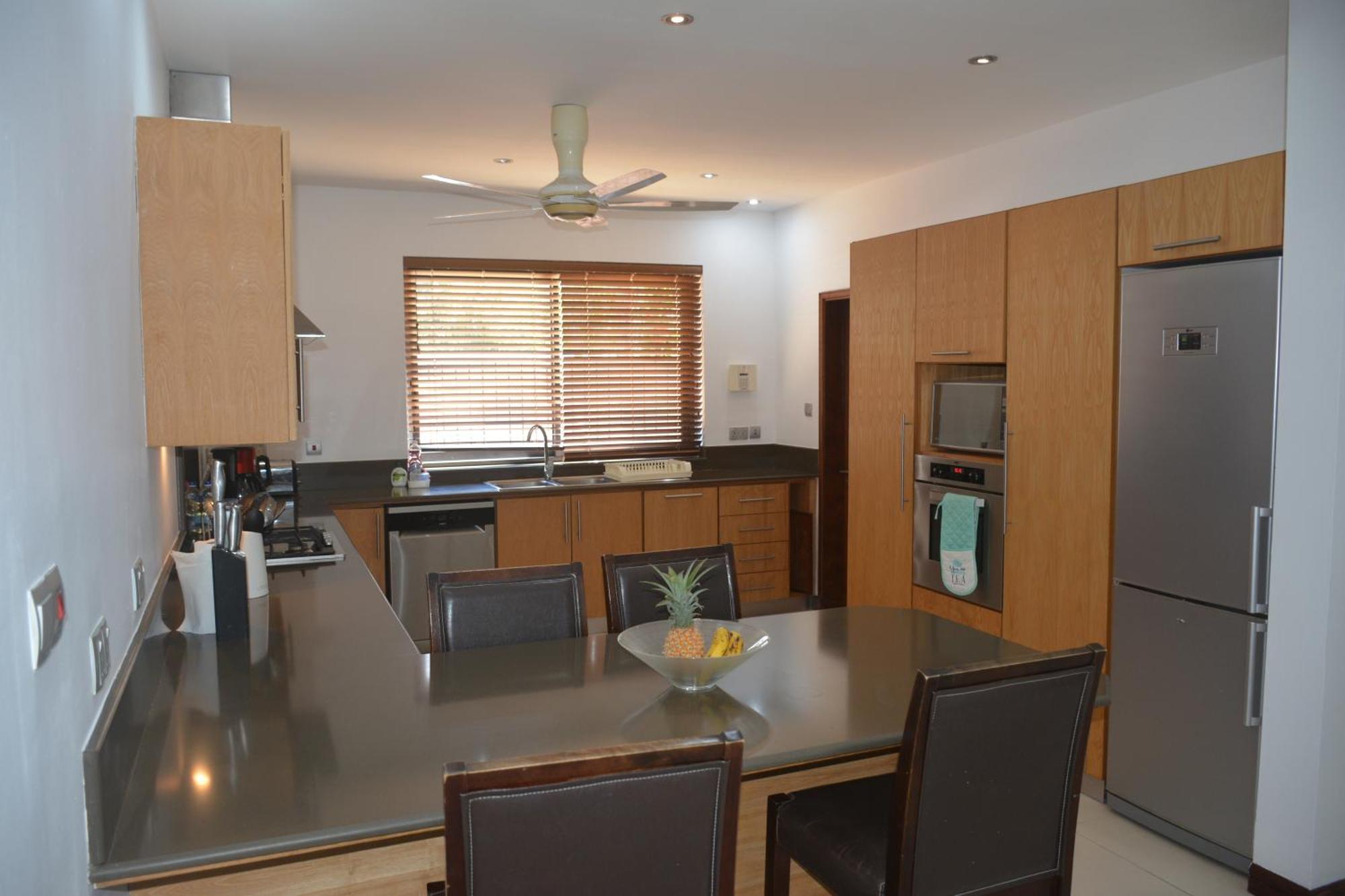Olana Blue - Beachfront Apartment Rivière Noire Extérieur photo
